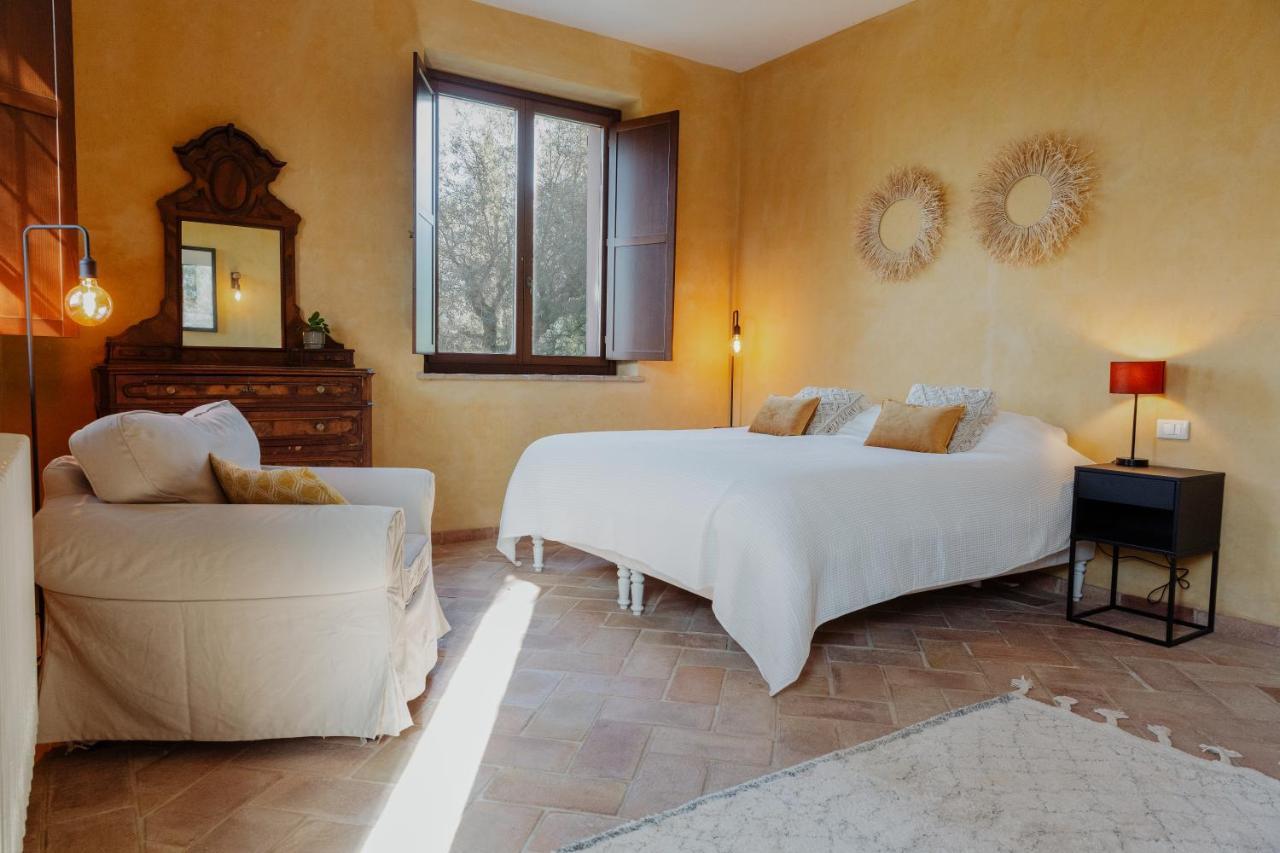 Agriturismo Qui Voglio Monte Roberto Bagian luar foto