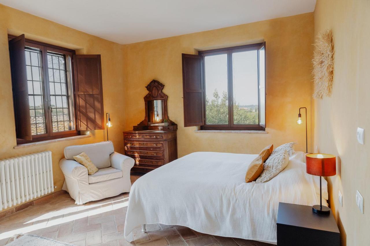 Agriturismo Qui Voglio Monte Roberto Bagian luar foto
