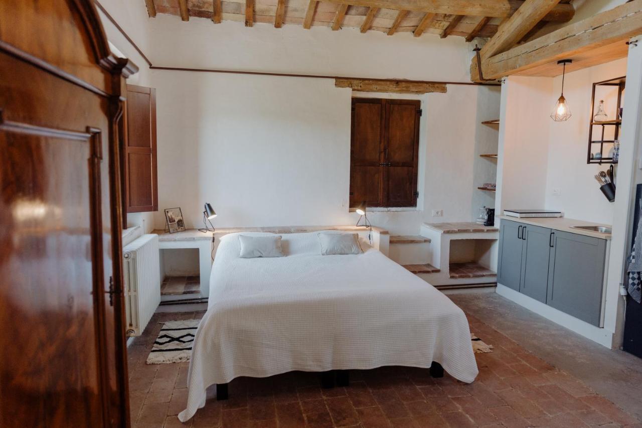 Agriturismo Qui Voglio Monte Roberto Bagian luar foto