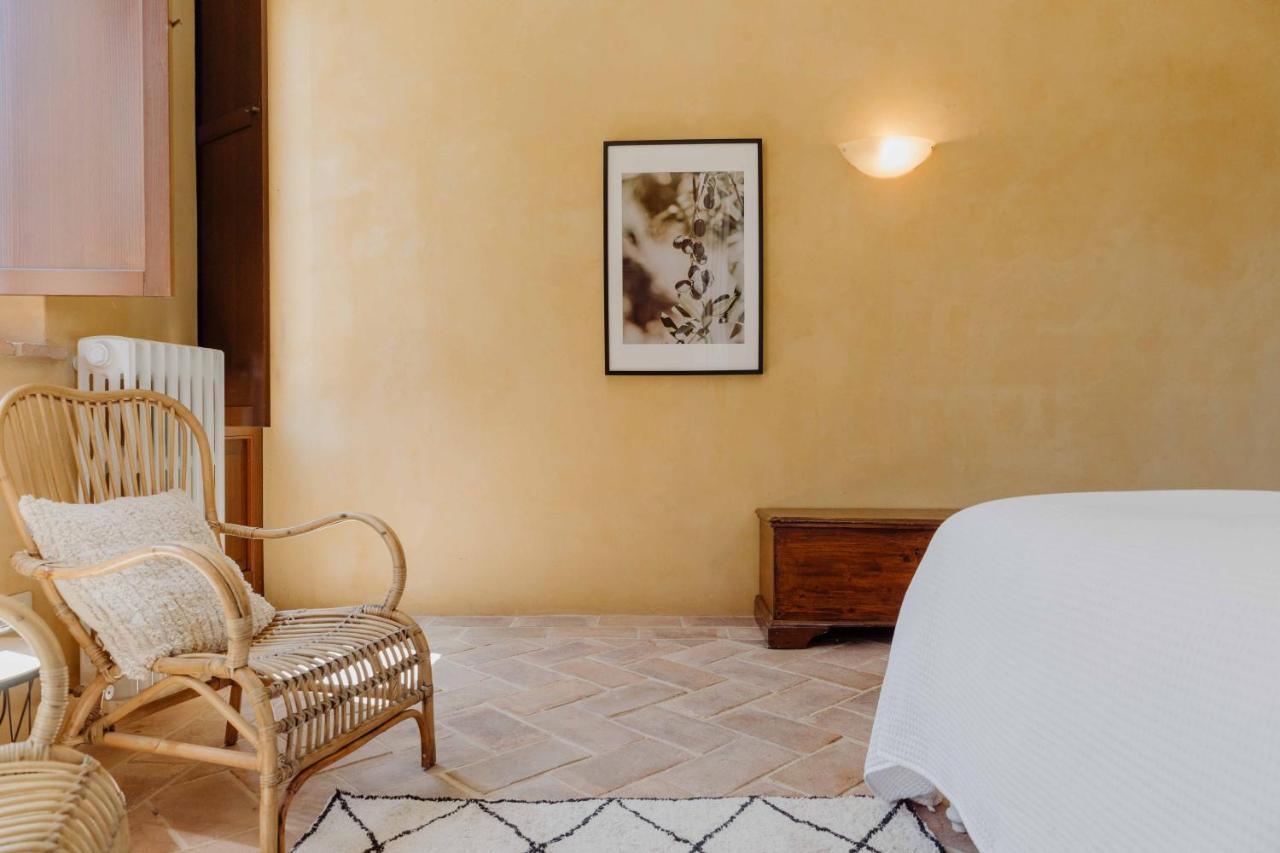 Agriturismo Qui Voglio Monte Roberto Bagian luar foto