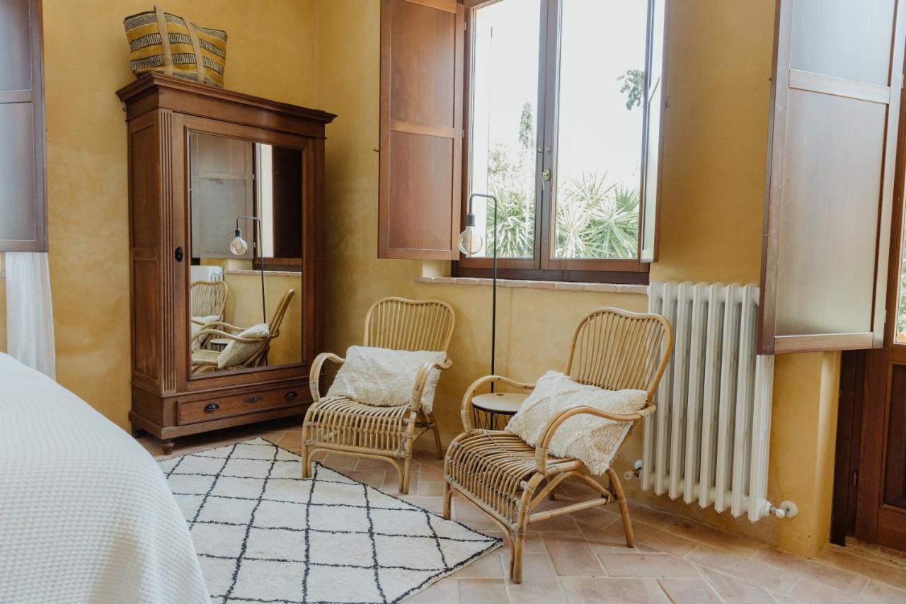 Agriturismo Qui Voglio Monte Roberto Bagian luar foto