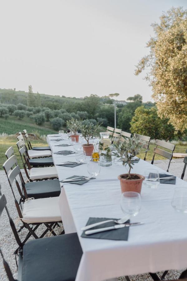 Agriturismo Qui Voglio Monte Roberto Bagian luar foto