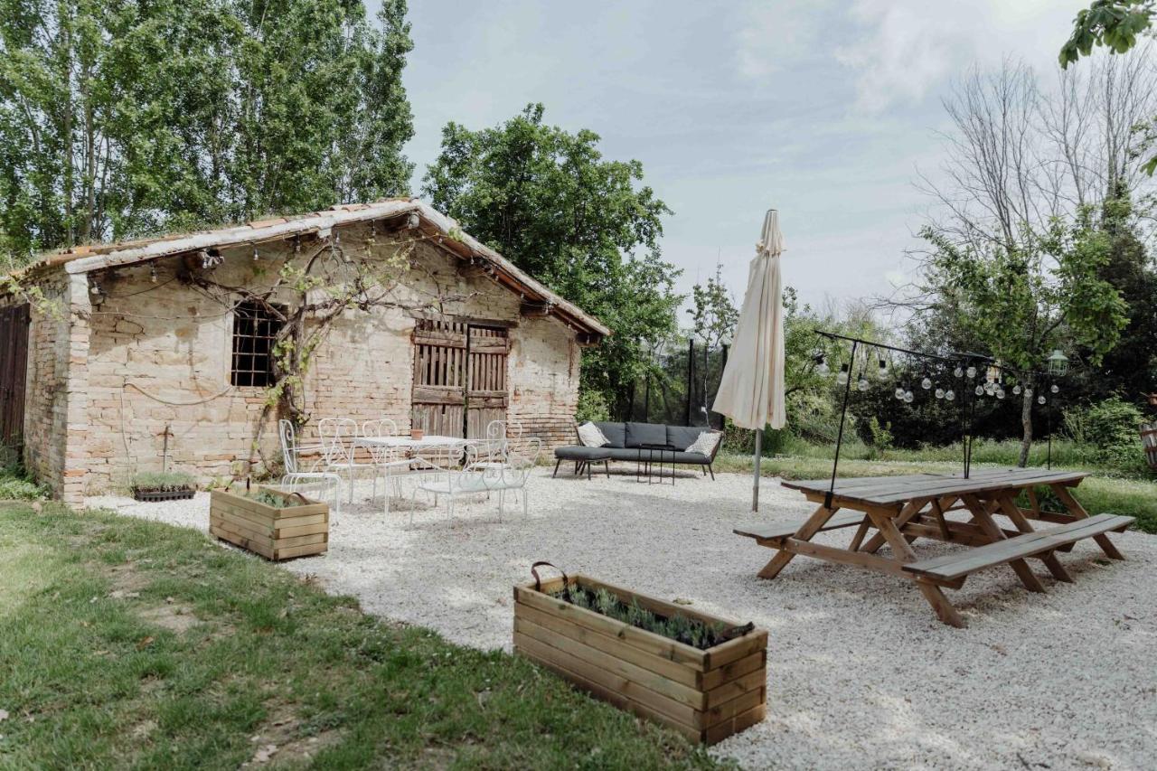 Agriturismo Qui Voglio Monte Roberto Bagian luar foto