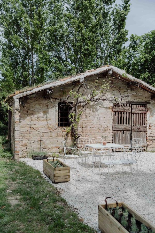 Agriturismo Qui Voglio Monte Roberto Bagian luar foto