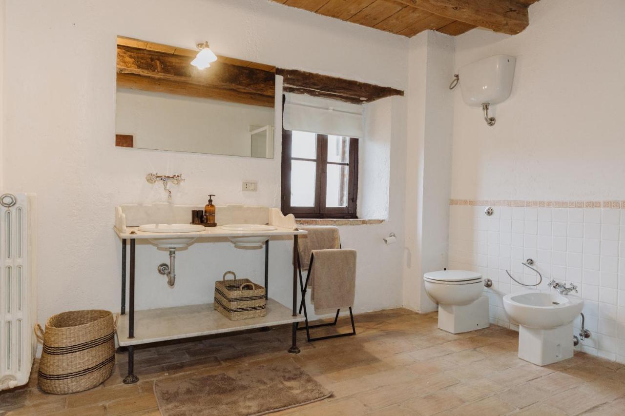 Agriturismo Qui Voglio Monte Roberto Bagian luar foto