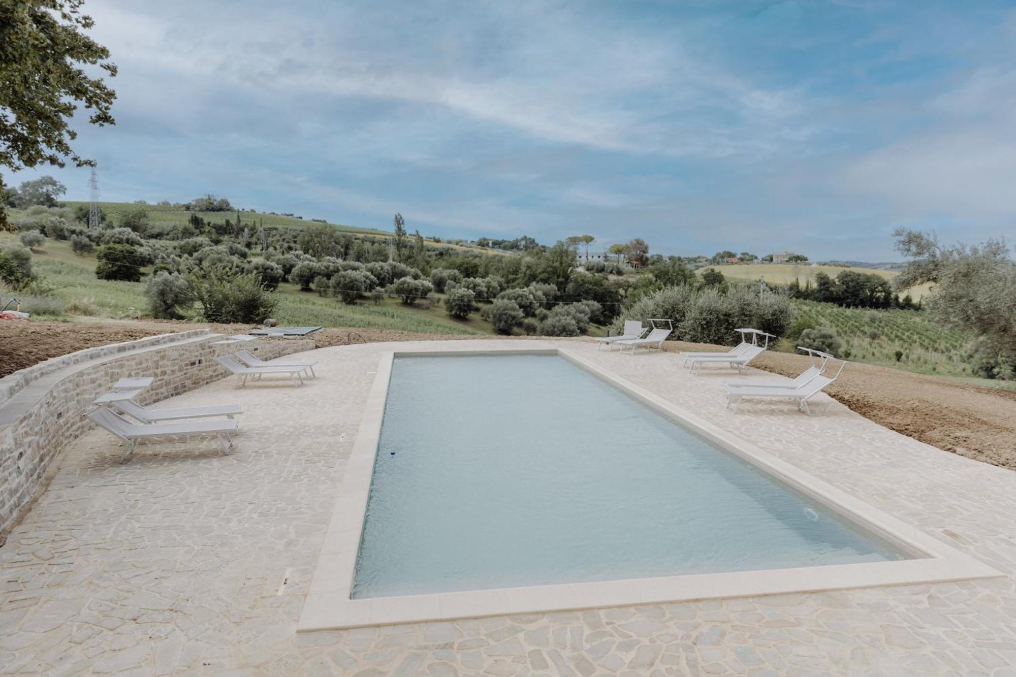 Agriturismo Qui Voglio Monte Roberto Bagian luar foto