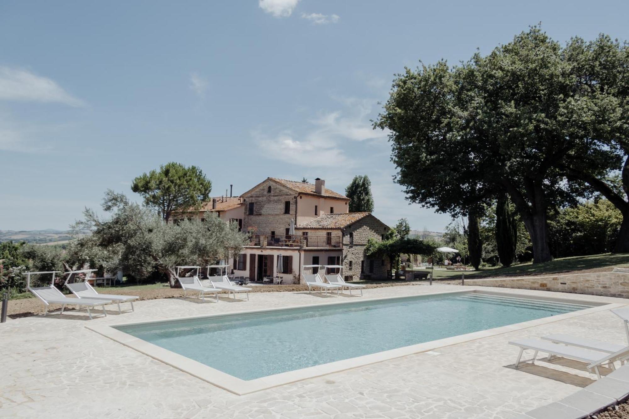Agriturismo Qui Voglio Monte Roberto Bagian luar foto