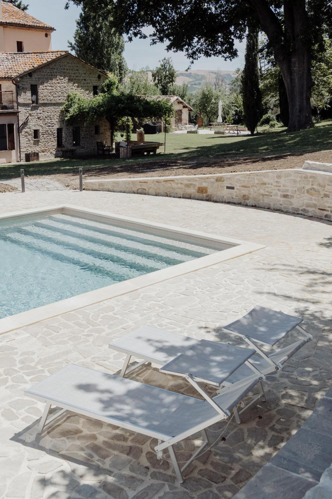 Agriturismo Qui Voglio Monte Roberto Bagian luar foto