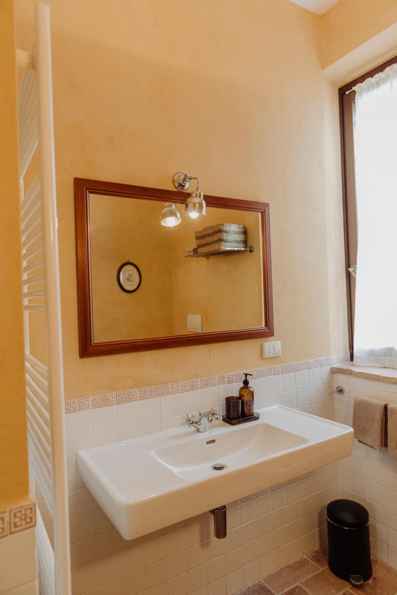 Agriturismo Qui Voglio Monte Roberto Bagian luar foto